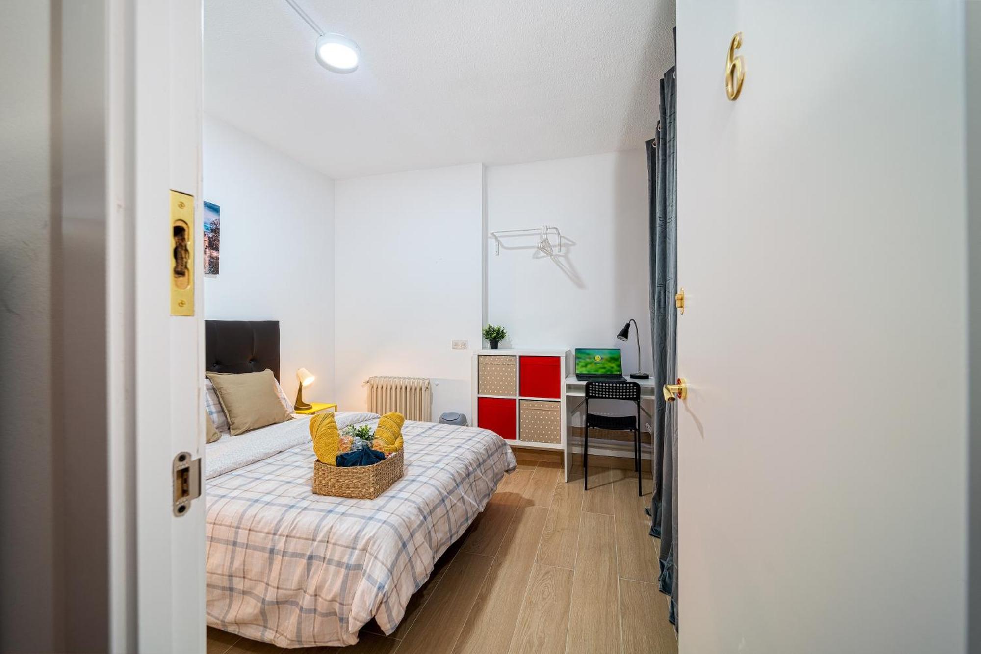P Casacafe Madrid Calle Carlos Dubois 3 Dış mekan fotoğraf