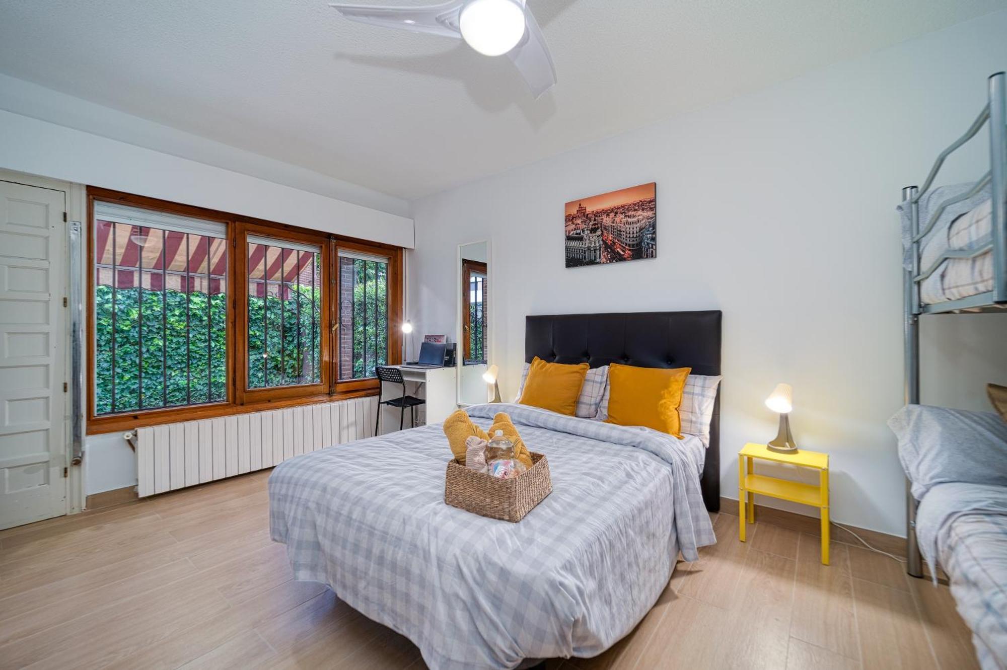 P Casacafe Madrid Calle Carlos Dubois 3 Dış mekan fotoğraf
