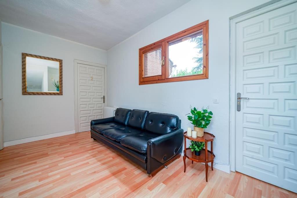 P Casacafe Madrid Calle Carlos Dubois 3 Dış mekan fotoğraf