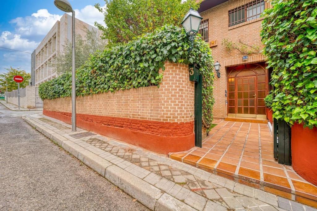 P Casacafe Madrid Calle Carlos Dubois 3 Dış mekan fotoğraf